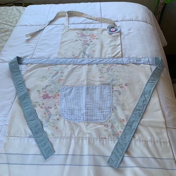 Handmade vintage pillowcase apron. - Picture 1 of 3